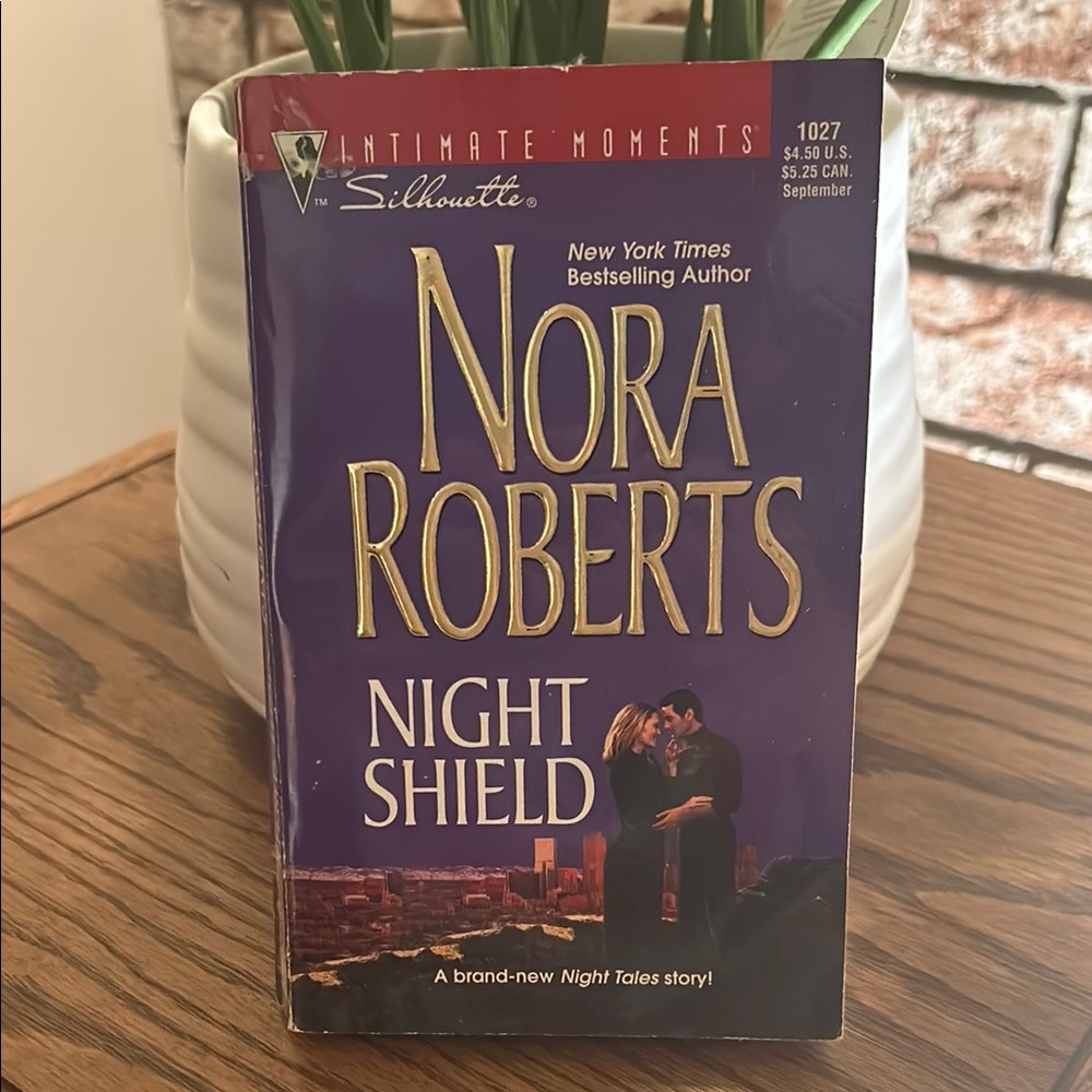 Night Shield by Nora Roberts - Paperback (Silhouette Intimate Moments #1027)